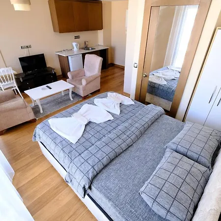 Hotel Houses Saw 3*